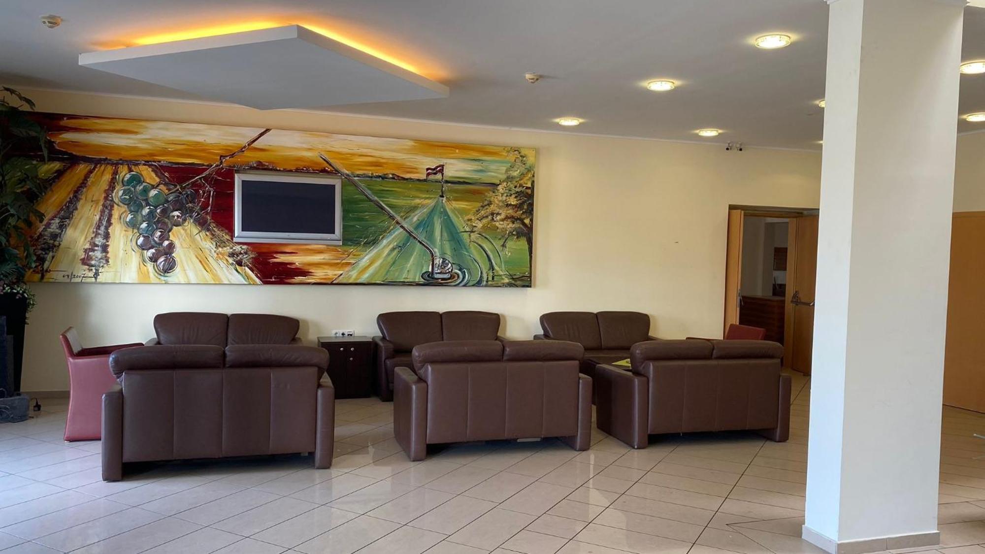 Weinland Hotel Donnerskirchen Bagian luar foto
