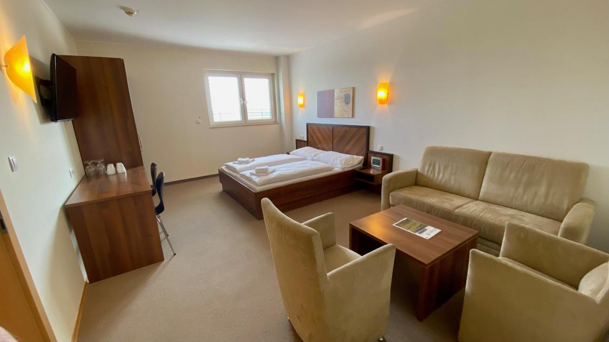 Weinland Hotel Donnerskirchen Bagian luar foto